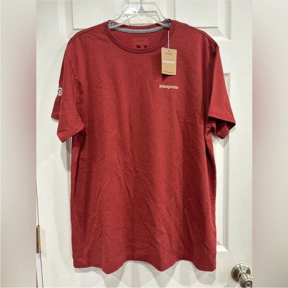Patagonia Women's Medium Fitz Roy Icon Responsibili-Tee T-Shirt Mangrove Red NWT - Picture 1 of 8